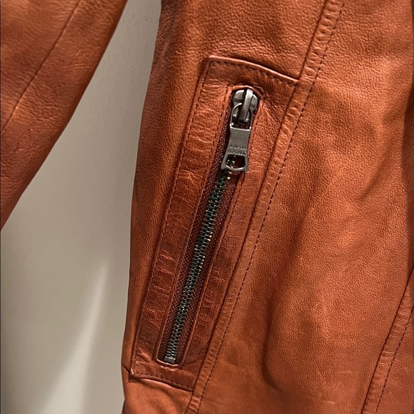 Banana Republic Tan Bomber Jacket with Cream Shearling Collar - Picture 4 of 9